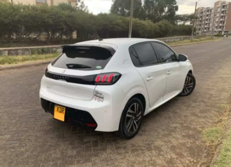 Peugeot 208   - 2020