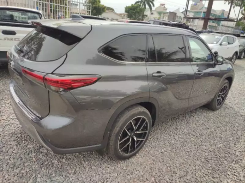 Toyota Highlander   - 2024