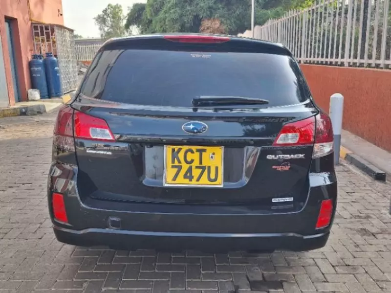 Subaru Outback   - 2012