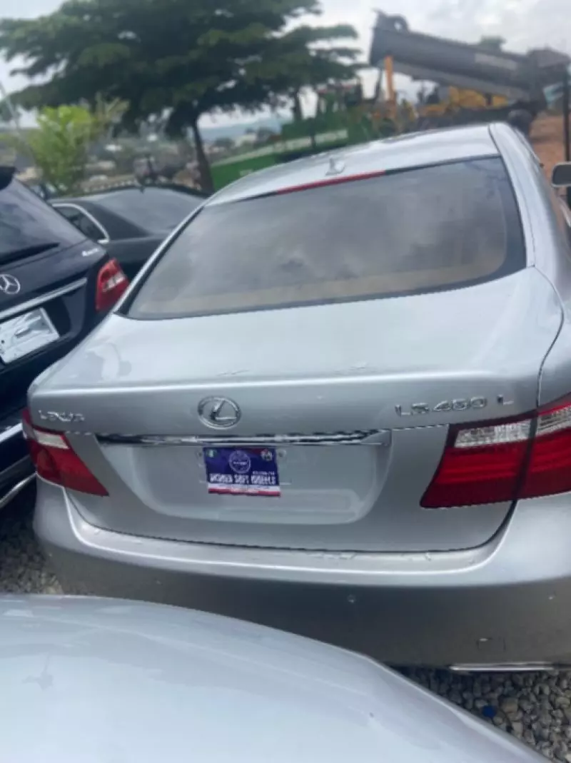 Lexus LS 460   - 2006