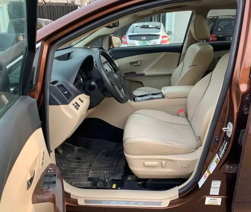 Toyota Venza   - 2013