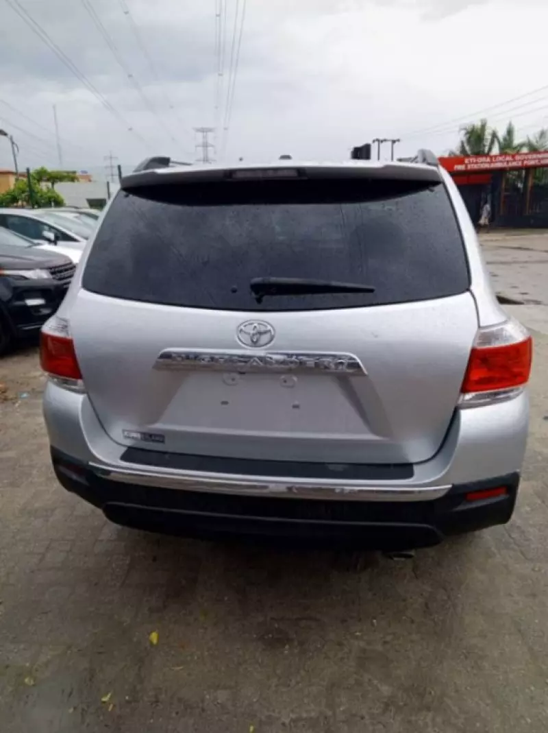 Toyota Highlander   - 2013