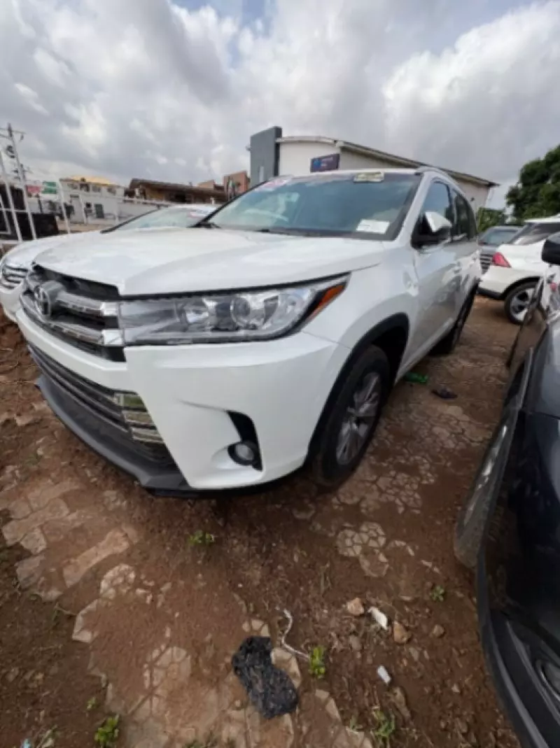 Toyota Highlander   - 2016