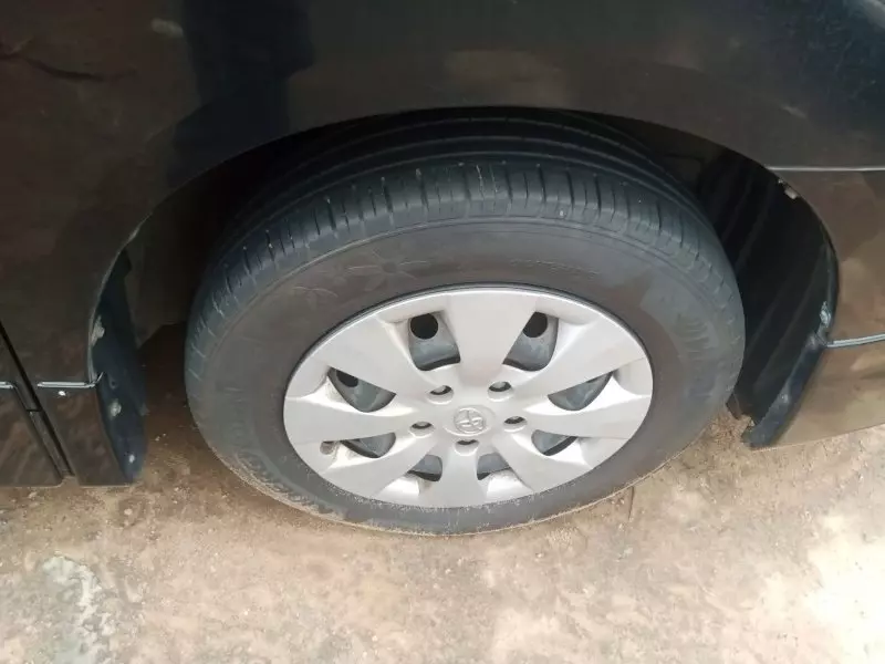 Toyota Noah   - 2012