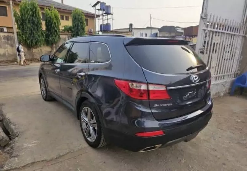 Hyundai Santa Fe   - 2013