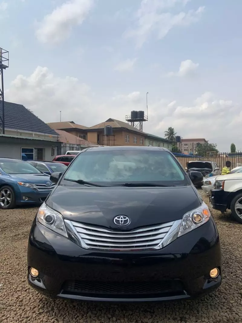 Toyota Sienna   - 2012