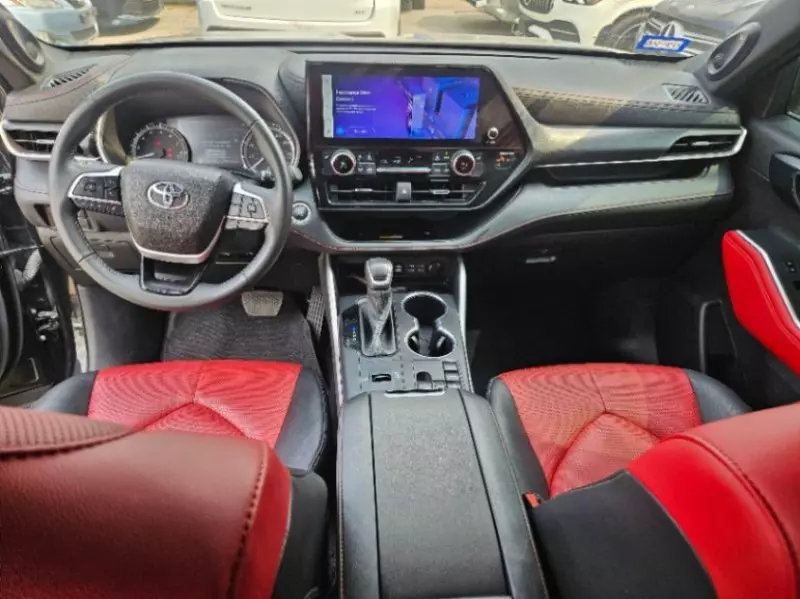 Toyota Highlander   - 2024