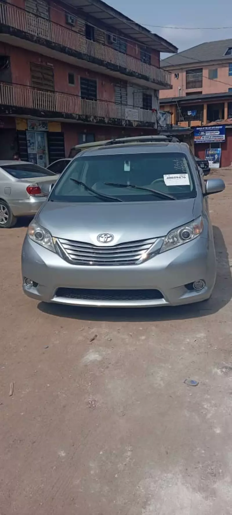 Toyota Sienna   - 2011