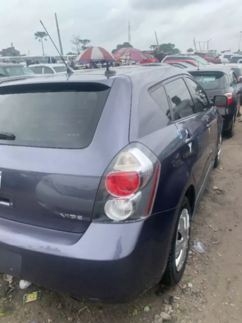 Pontiac Vibe   - 2009