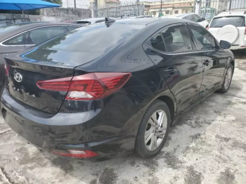 Hyundai Elantra   - 2019