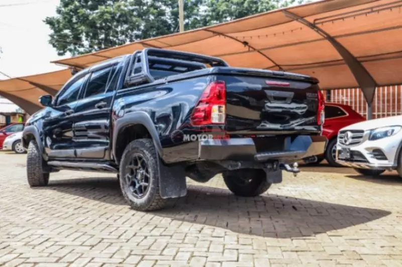 Toyota Hilux    - 2019