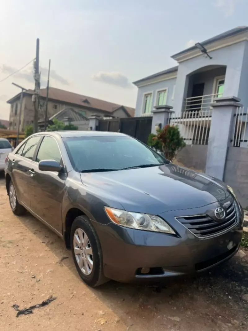 Toyota Camry   - 2009