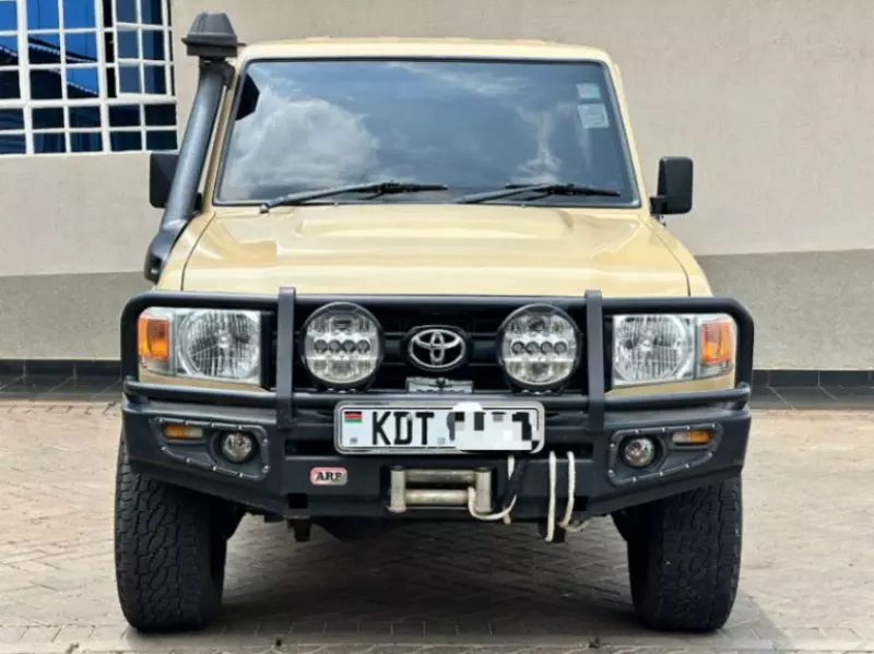 Toyota Landcruiser 76   - 2018
