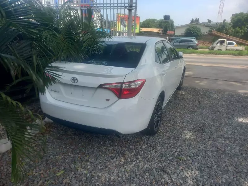 Toyota Corolla   - 2015
