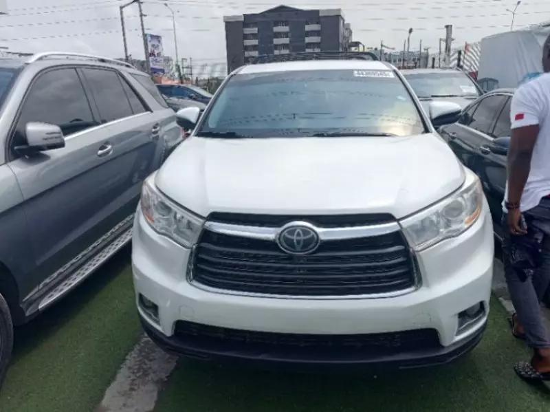Toyota Highlander   - 2015