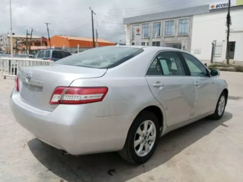 Toyota Camry   - 2011