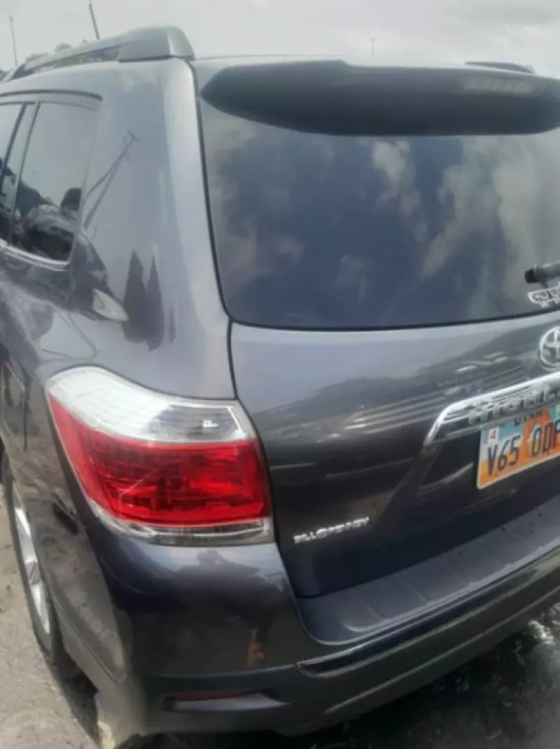 Toyota Highlander   - 2013