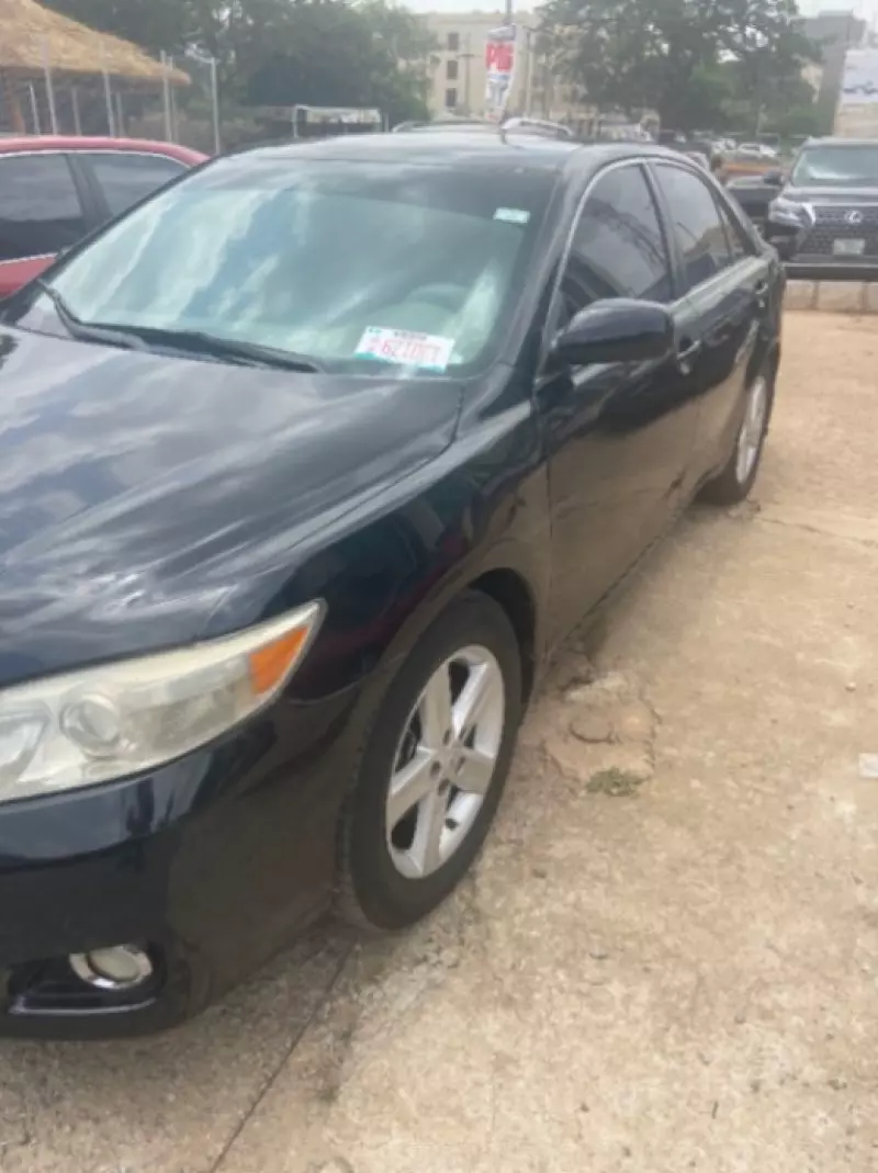 Toyota Camry   - 2010