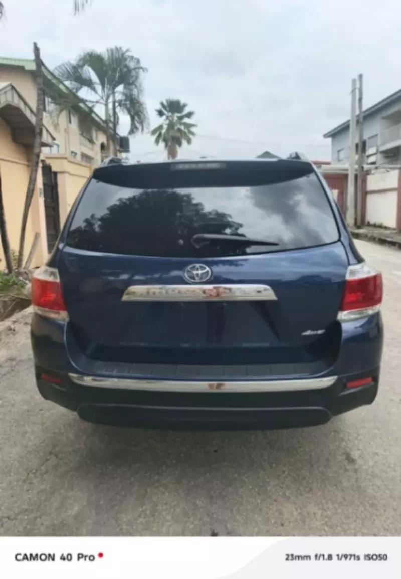 Toyota Highlander   - 2012