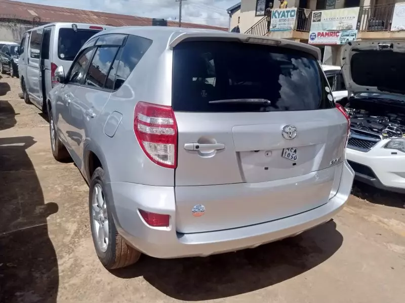 Toyota RAV 4   - 2011