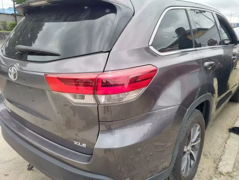 Toyota Highlander   - 2019