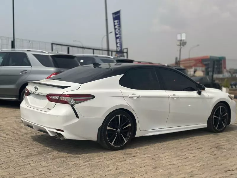 Toyota Camry   - 2018