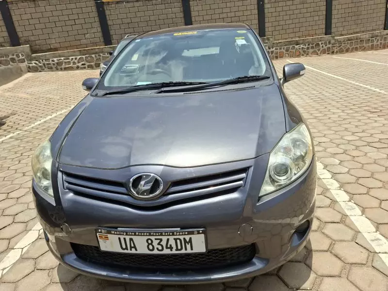 Toyota Auris   - 2012