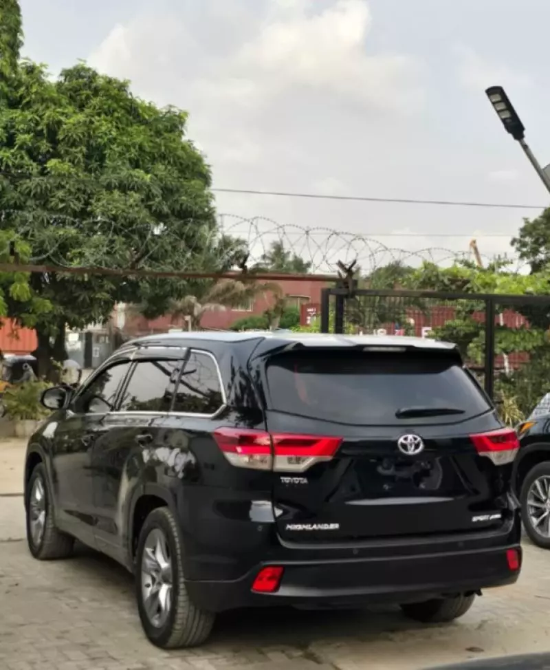 Toyota Highlander   - 2015