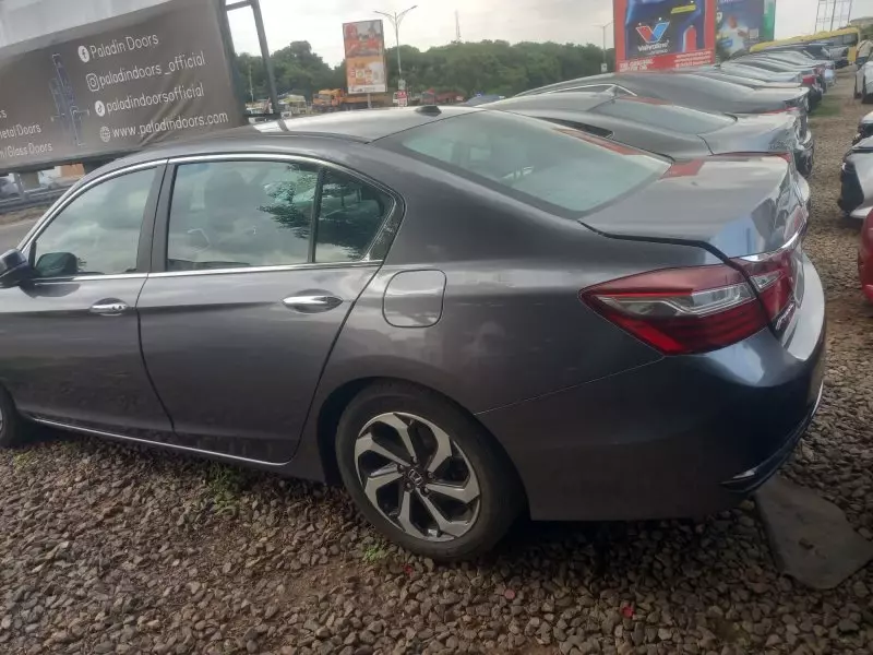 Honda Accord   - 2017