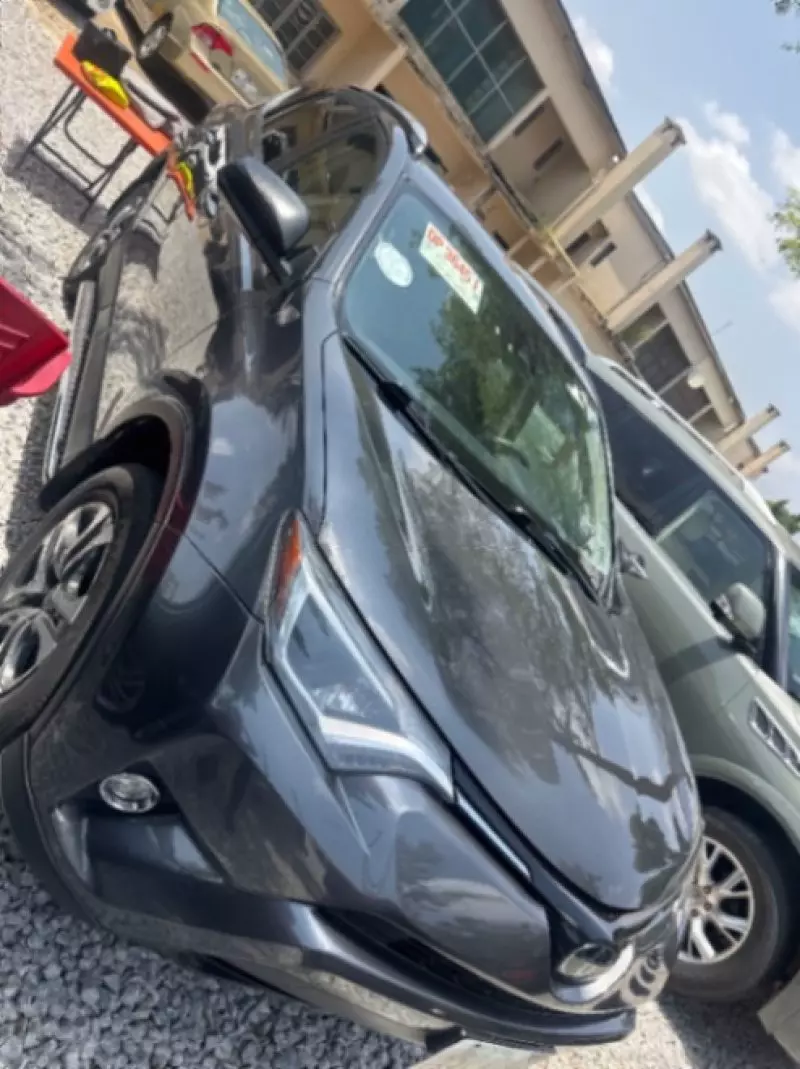 Toyota RAV 4   - 2018