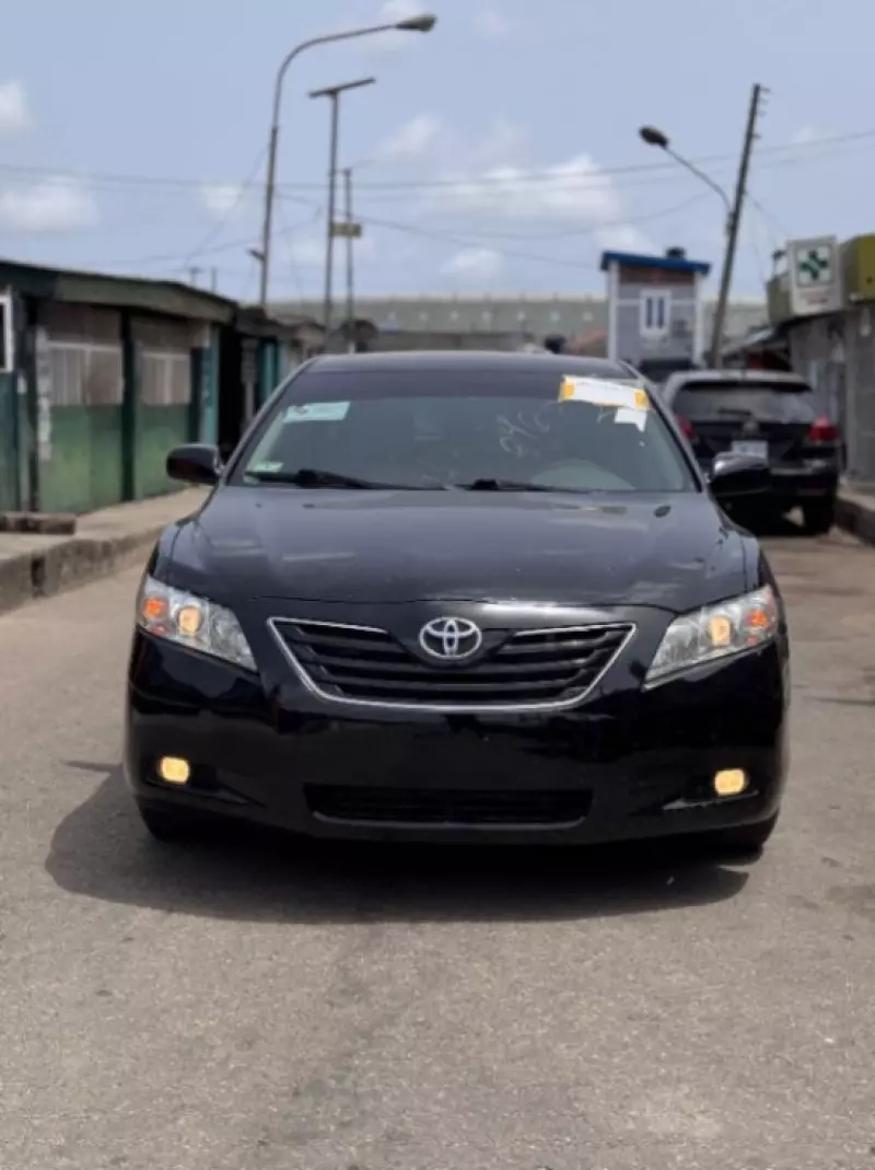 Toyota Camry   - 2009