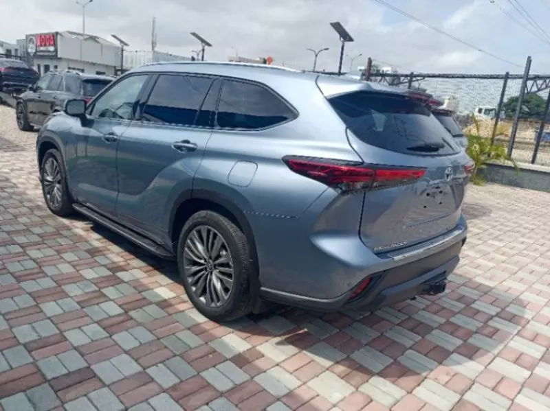Toyota Highlander   - 2020