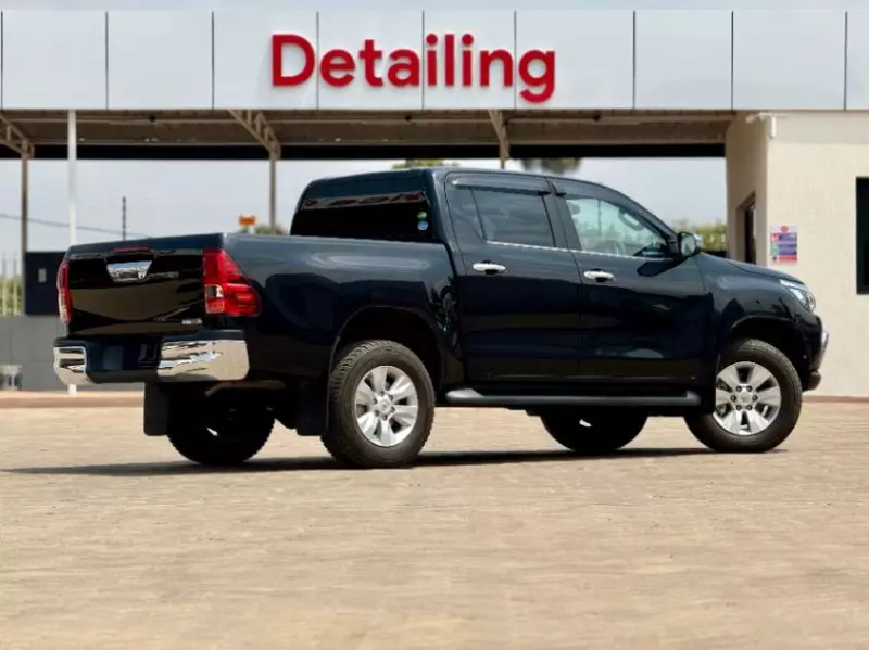 Toyota Hilux    - 2018