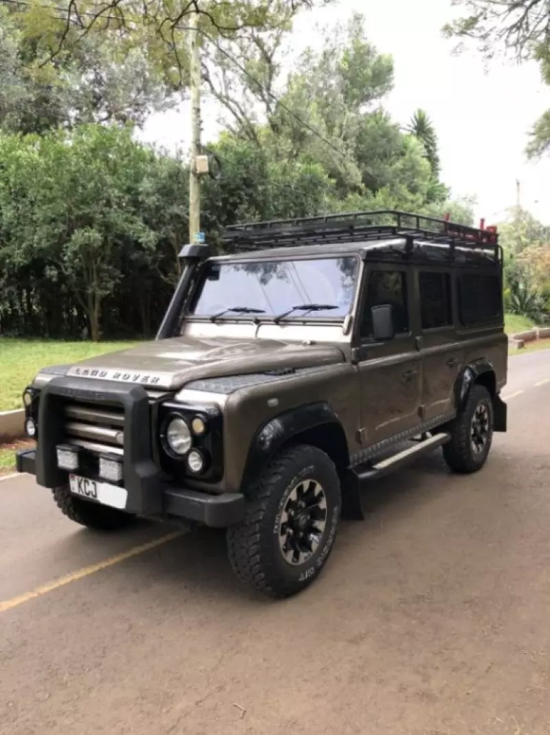 Land Rover Defender   - 2011