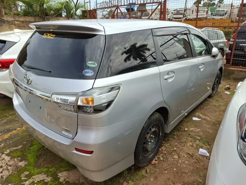 Toyota Wish   - 2016