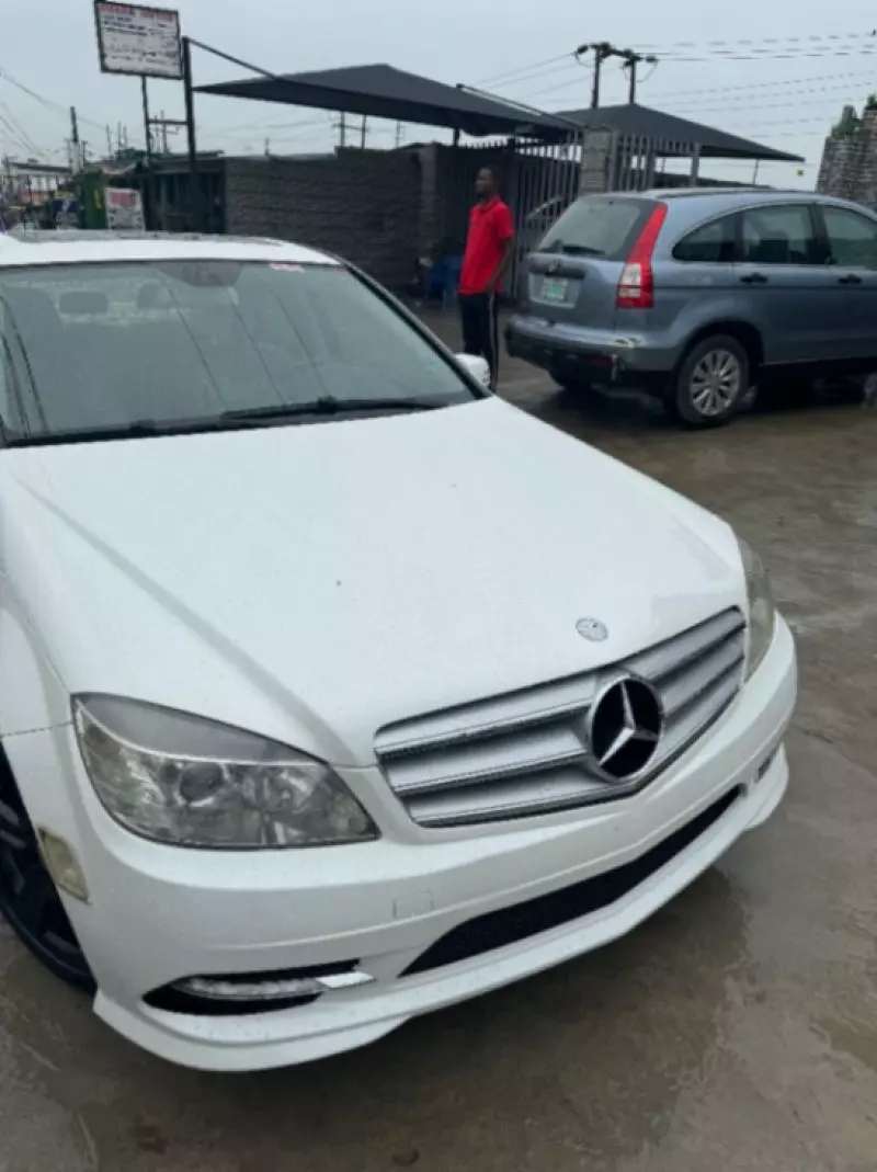 Mercedes-Benz C 300   -
