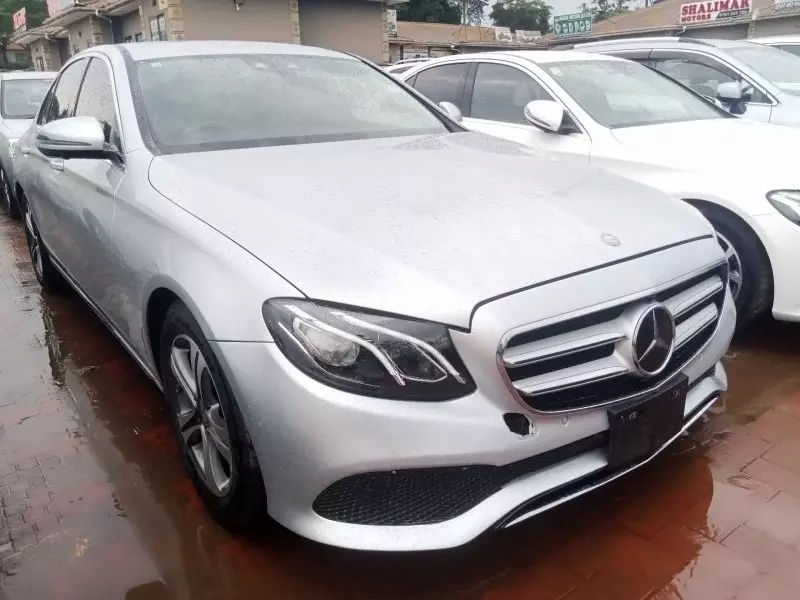 Mercedes-Benz E 200 - 2016