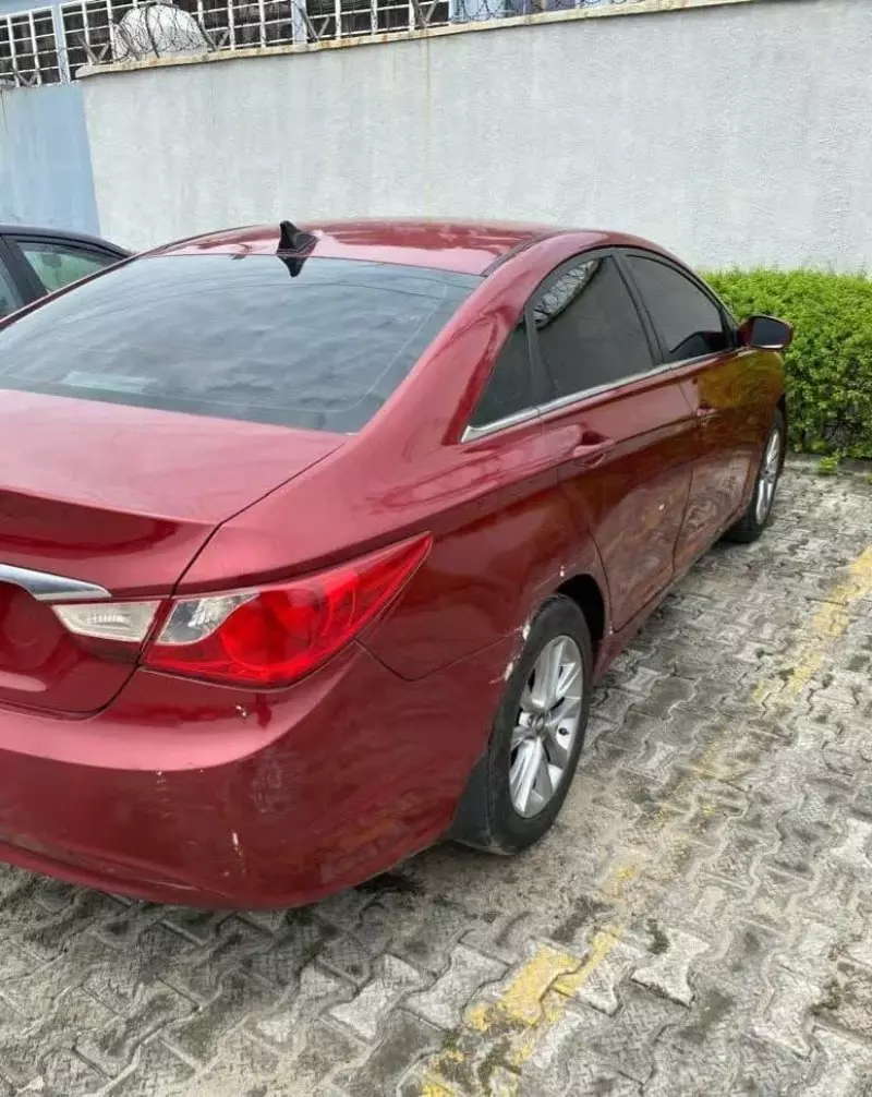 Hyundai Sonata   - 2011