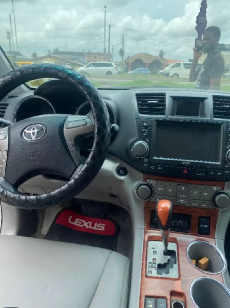 Toyota Highlander   - 2009