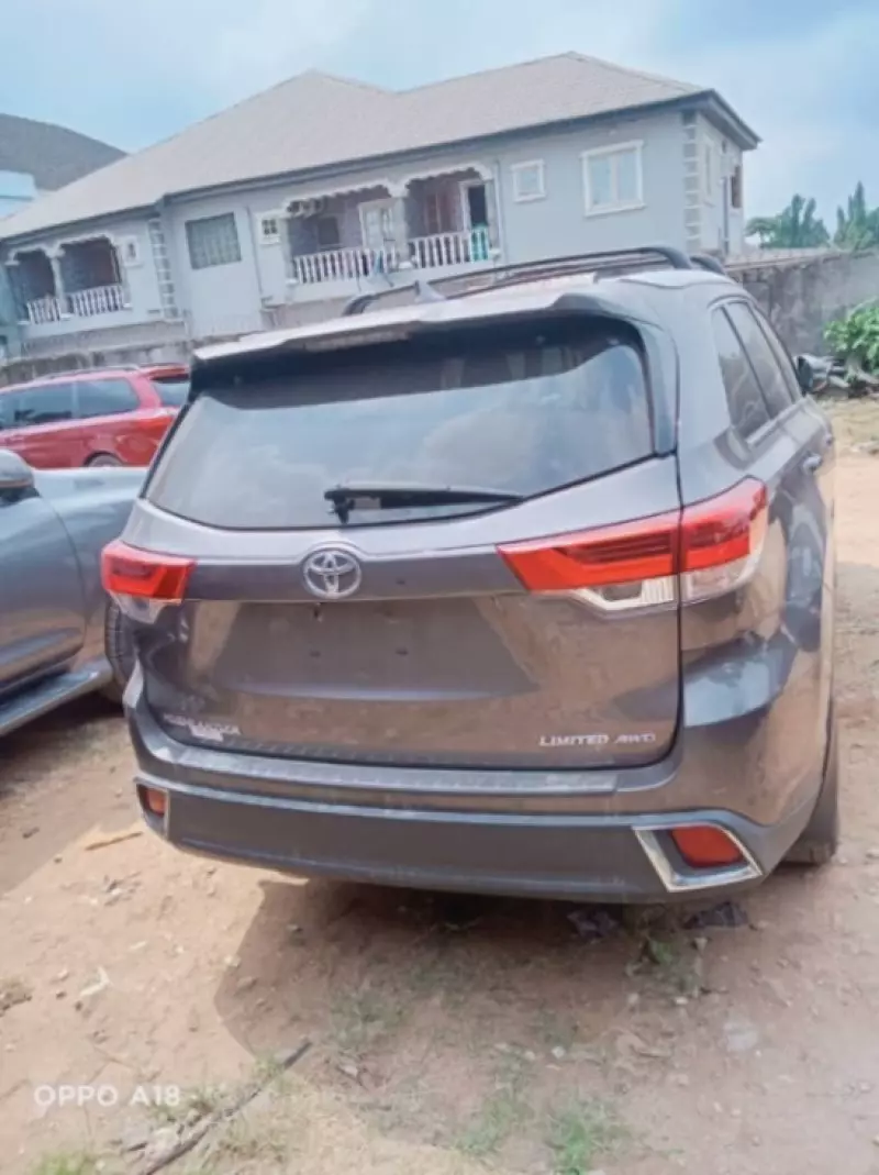 Toyota Highlander   - 2017