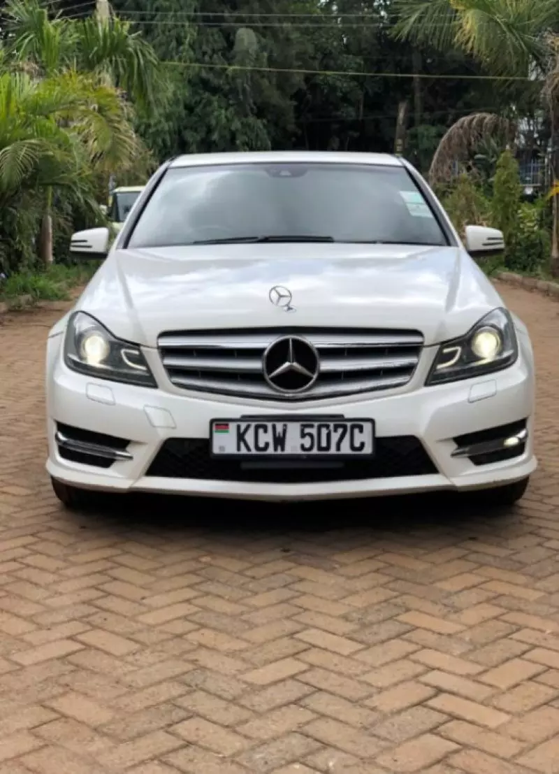 Mercedes-Benz C200   - 2010