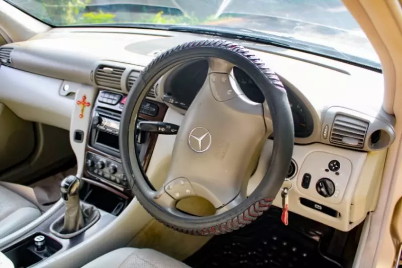 Mercedes-Benz C200   - 2003