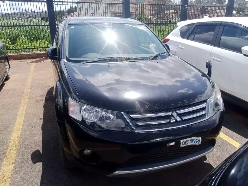 Mitsubishi OUTLANDER   - 2012