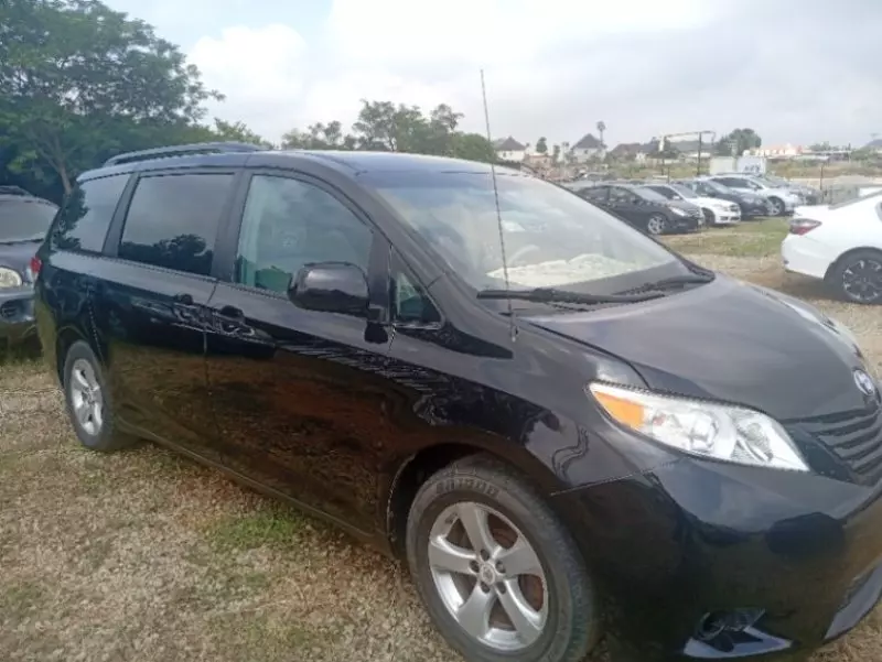 Toyota Sienna   - 2012