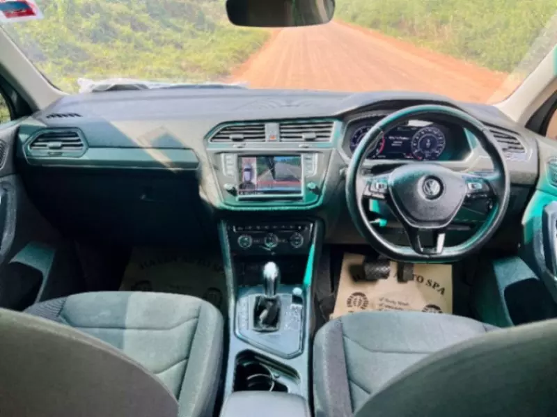 Volkswagen Tiguan   - 2017