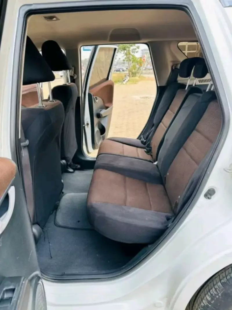 Honda Fit shuttle hybrid   - 2012