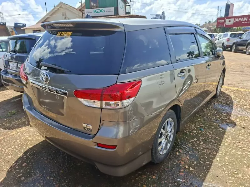 Toyota Wish   - 2011