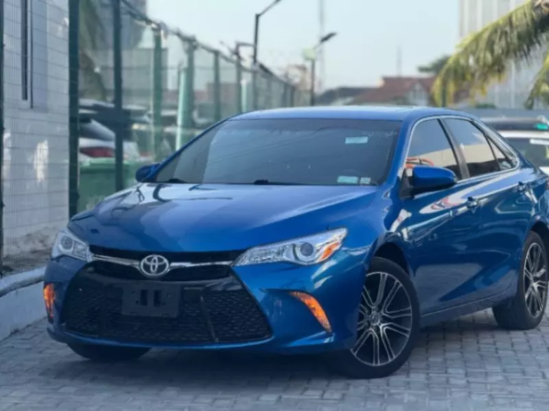 Toyota camry   - 2016