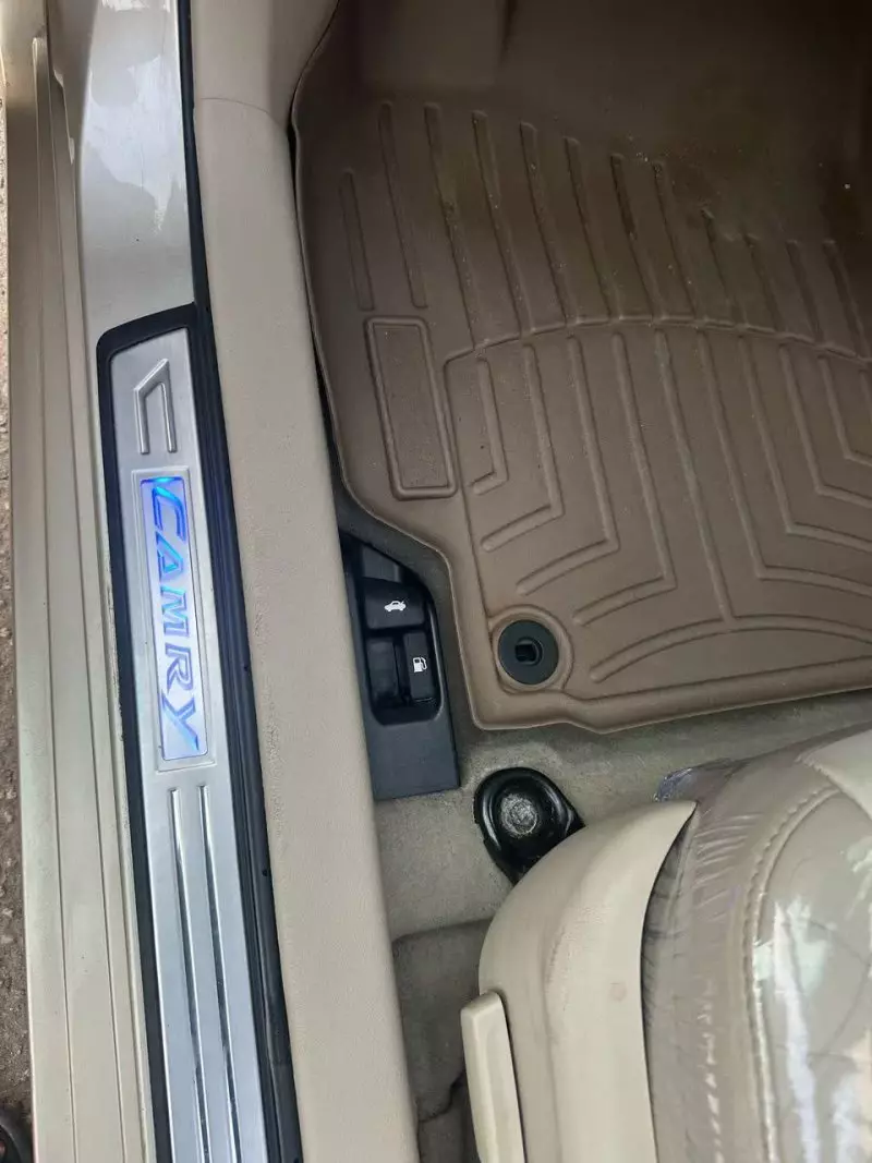 Toyota Camry   - 2012
