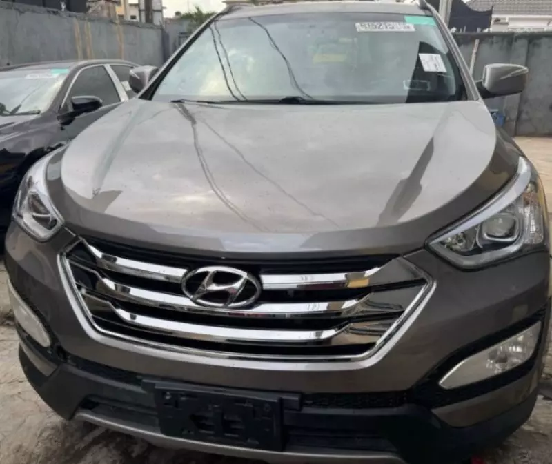 Hyundai Santa Fe   - 2013